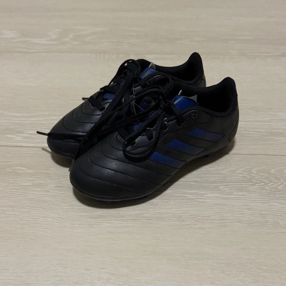 ✨ adidas Kids Cleats in Black and Blue